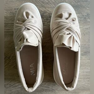 NWOT- MIA Zoe Slip-on sneaker in Blush Soft